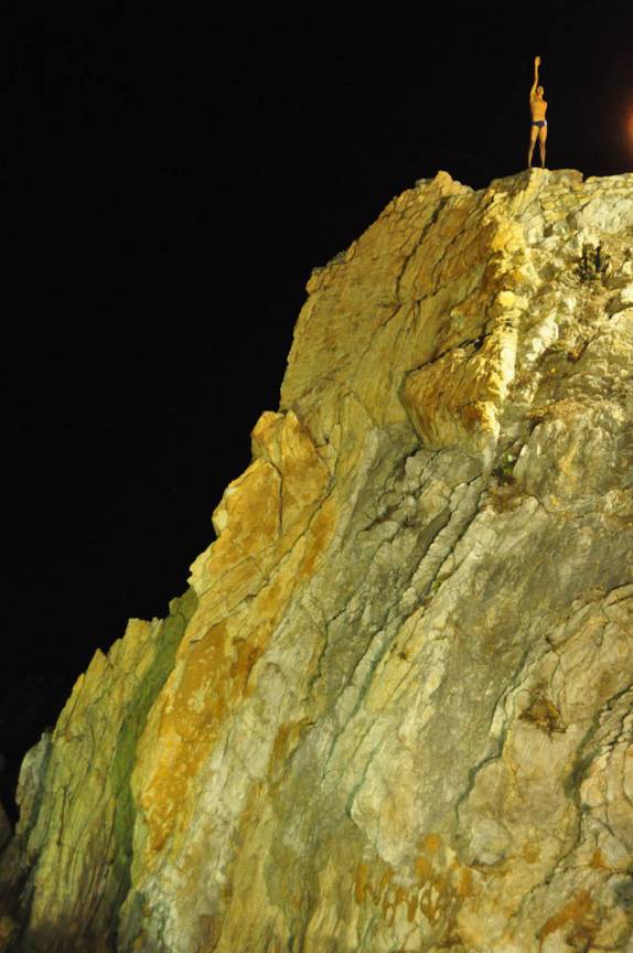 Foto antes do salto de 34 metros de altura em La Quebrada, em Acapulco, no México